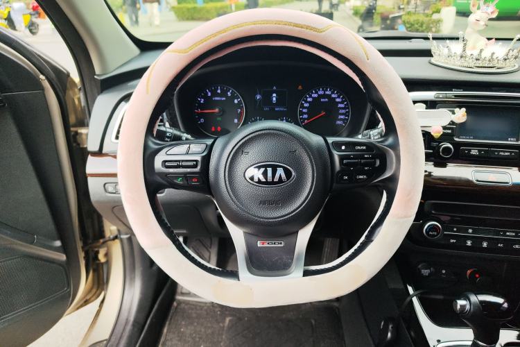 Used Kia K4 2017 1.6T Automatic T-DLX Turbo Steering Wheel