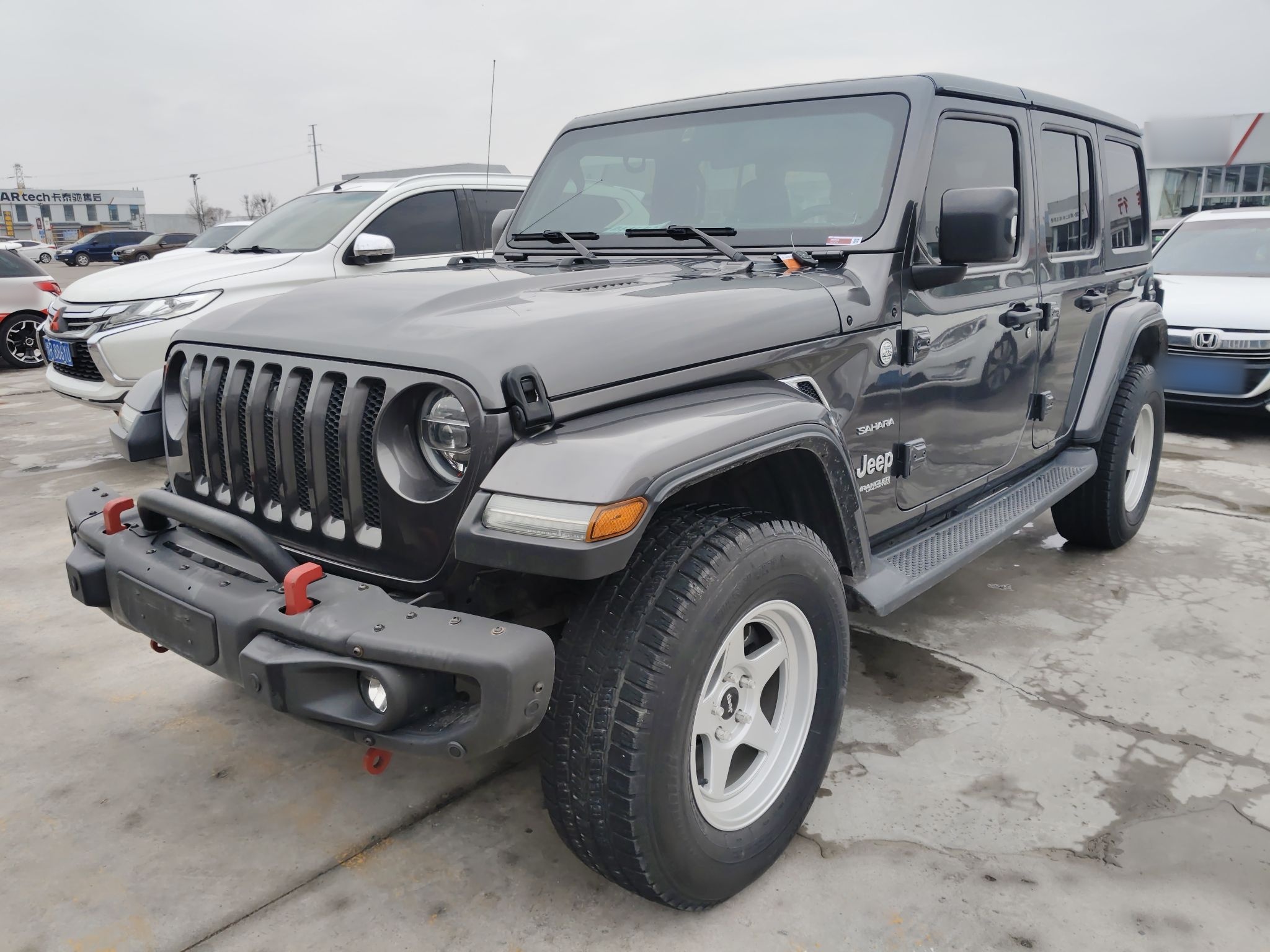 Под передней частью автомобиля