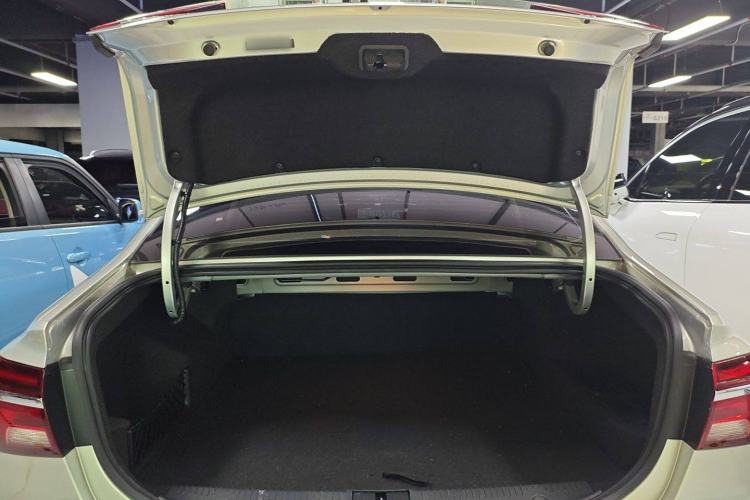 Used Roewe i6 New Energy 2017 45T Hybrid Connect & Smart Enjoyment Edition
