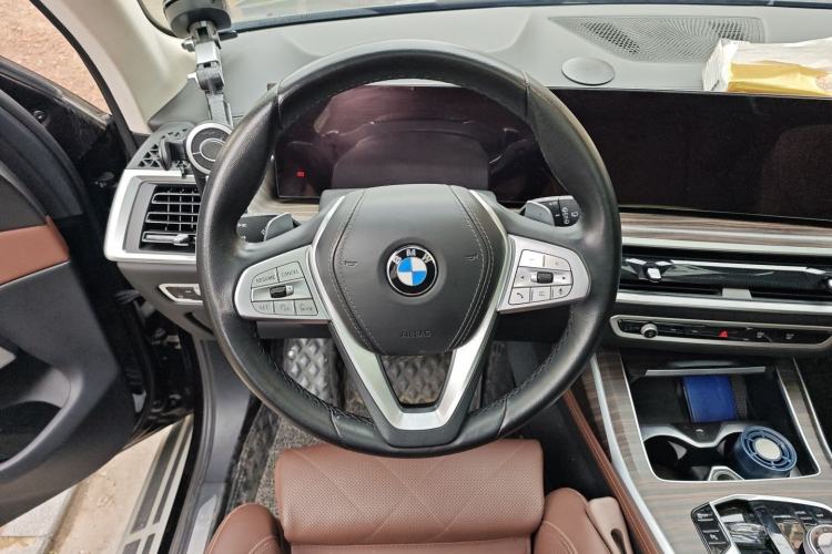 Used BMW X7 2023 xDrive40i Luxury Package with Leading Features