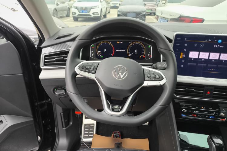 Used Volkswagen Tiguan L 2024 Outstanding Model 330TSI Automatic Two-Wheel Drive R-Line Dragon Glory Edition Steering Wheel