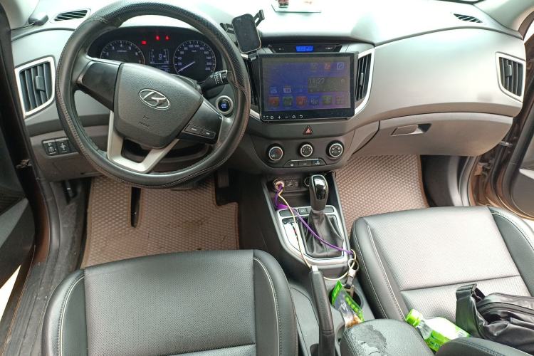 Used Hyundai ix25 2015 1.6L Automatic Two-Wheel Drive Smart GLS Trim Center Console