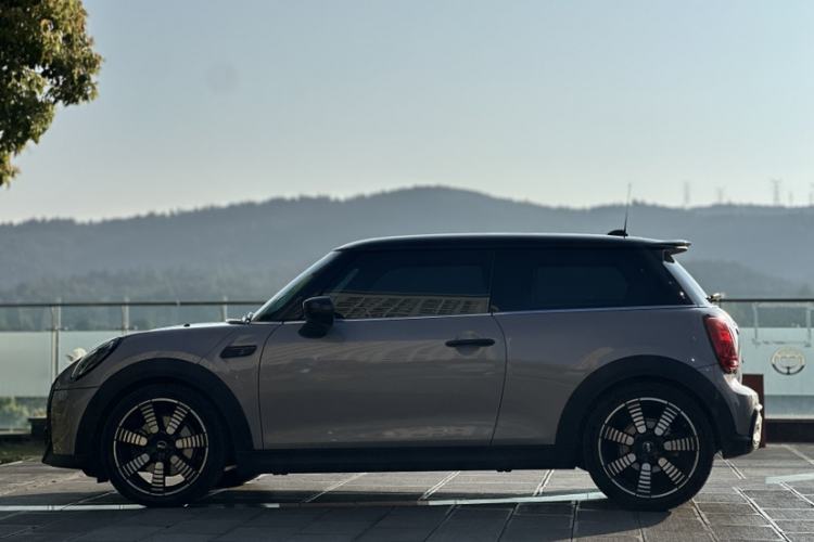 Used MINI 2023 2.0T COOPER S Artist