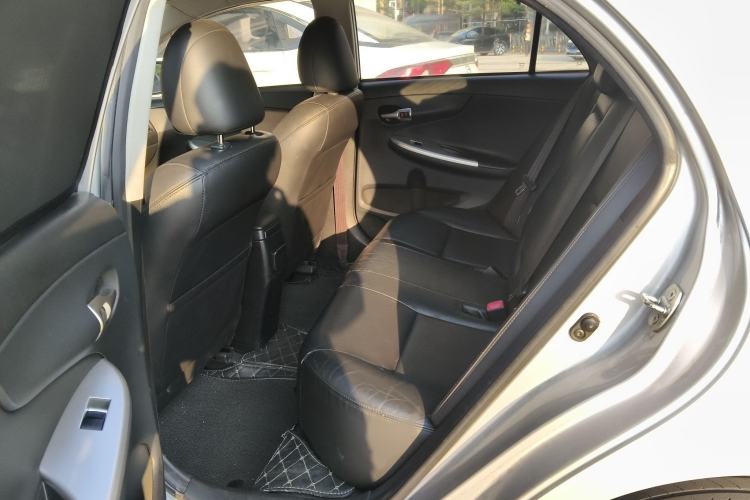 Used Toyota Corolla 2013 Special Edition 1.8L CVT ZhiKu GL-i Interior 3