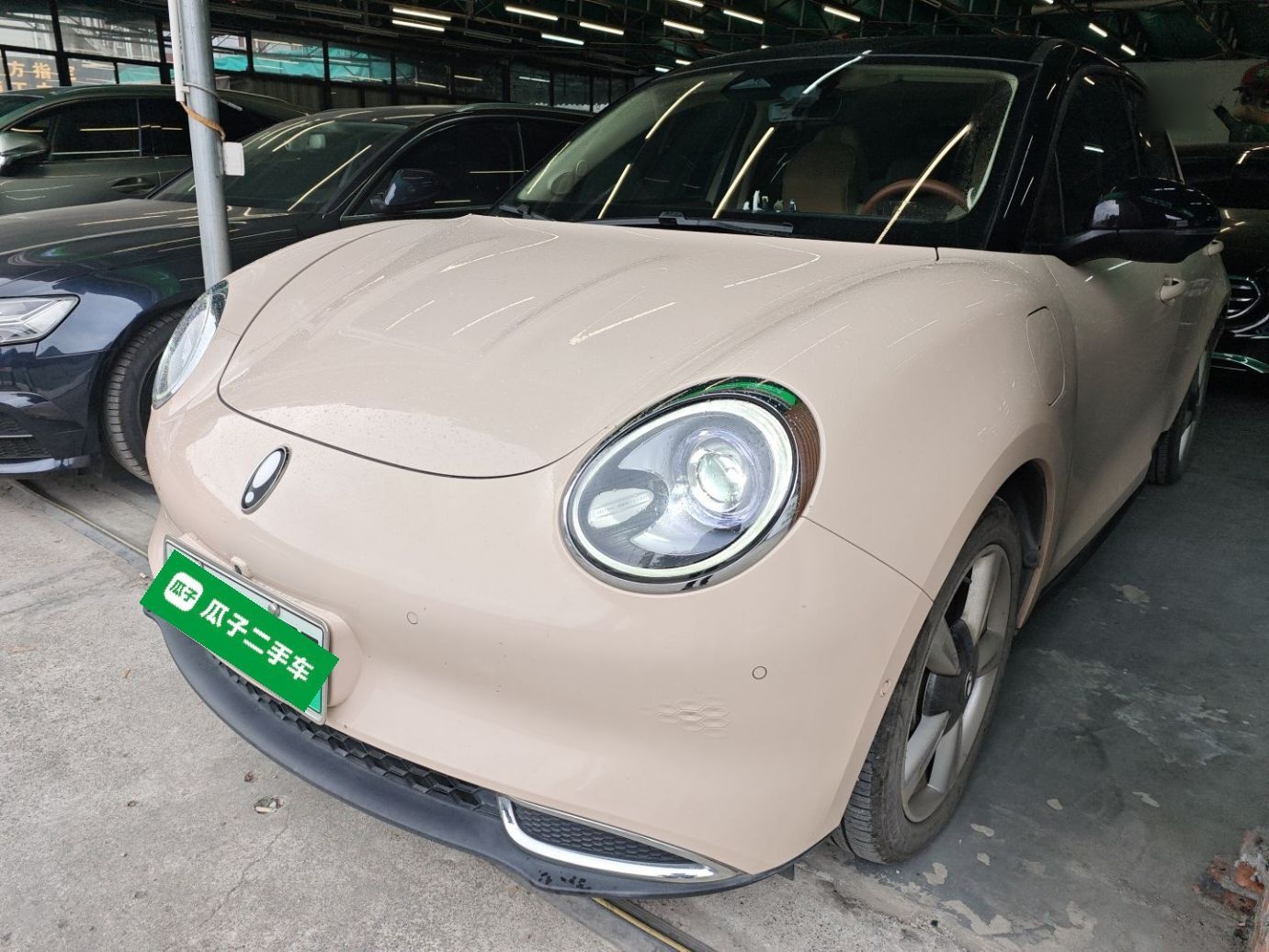 تحت مقدمة السيارة