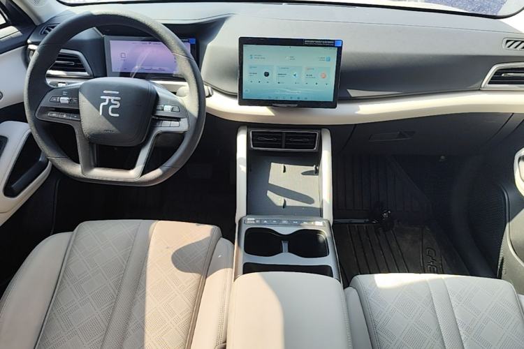 Used BYD Yuan UP 2025 Model 301KM Leading Version
