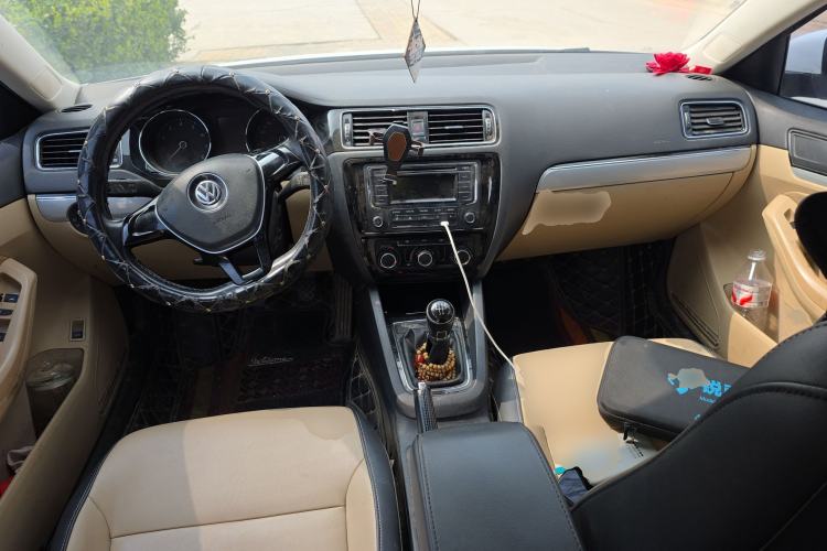 Used Volkswagen Sagitar 2015 1.6L Manual Comfort Model