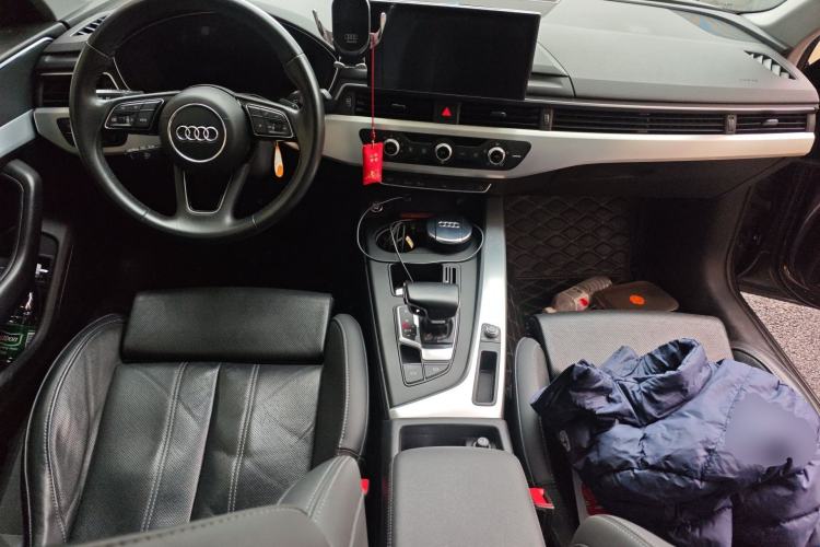 Used Audi A4L 2022 40 TFSI Fashion Dynamic Model Center Console