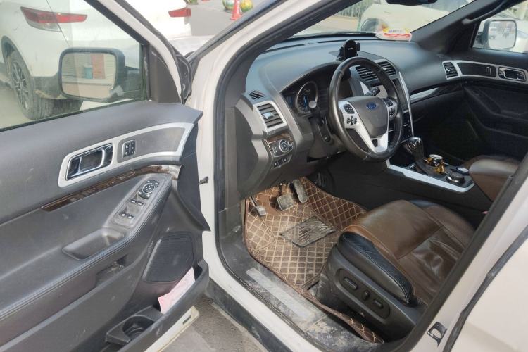 Used Ford Explorer 2013 3.5L Deluxe Model
