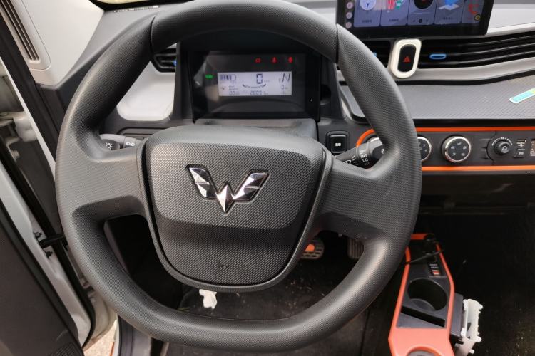 Used Wuling Hongguang MINIEV 2022 Macaron Fashion Model Lithium Iron Phosphate Steering Wheel