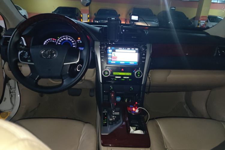 Used Toyota Camry 2013 2.5G Comfort Edition Center Console