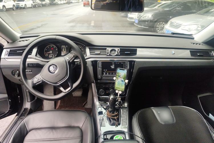 Used Volkswagen Passat 2017 330TSI DSG Luxury Edition
