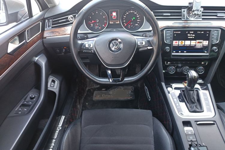 Used Volkswagen Magotan 2017 330TSI DSG Luxury Model Steering Wheel