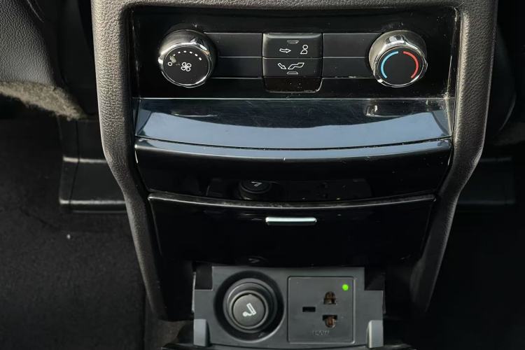 Used Ford Edge 2015 2.0T GTDi Two-Wheel-Drive High-Line Version