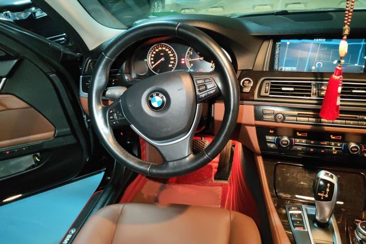 Used BMW 5 Series 2014 528Li Leading Model
