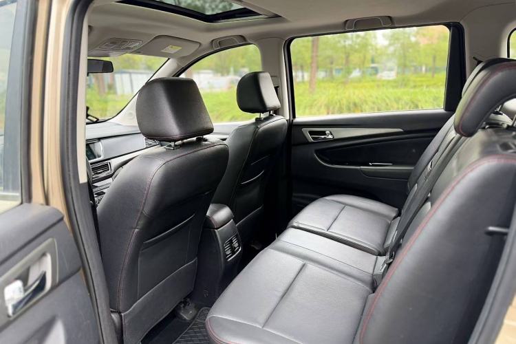 Used CHANGAN KAICHENG Oushang A600 2016 1.5L Manual Luxury 7-Seater Interior 3