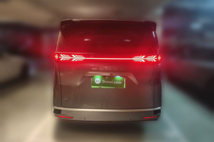 Used Denza D9 2022 DM-i 1040 Prestige Model
