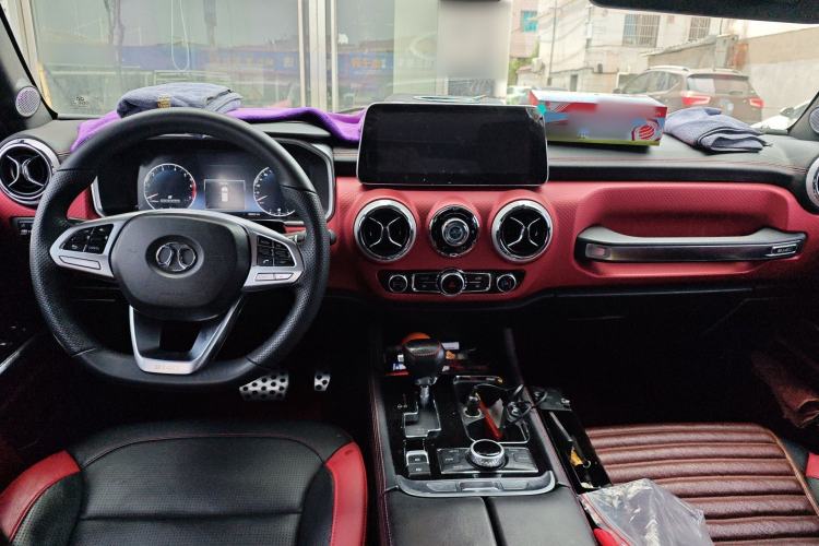 Used BAIC Off-Road BJ40 2018 PLUS 2.3T Automatic Four-Wheel Drive Flagship Version China V Emission Standard Center Console