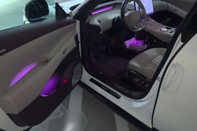 Used Xiaomi Auto YU7 2025 Ultra-Long Range High-Performance All-Wheel-Drive Max Edition Interior 3