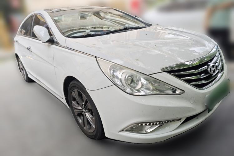 Used Hyundai Sonata 2014 2.0L Automatic Luxury Edition Front Right 45 Deg