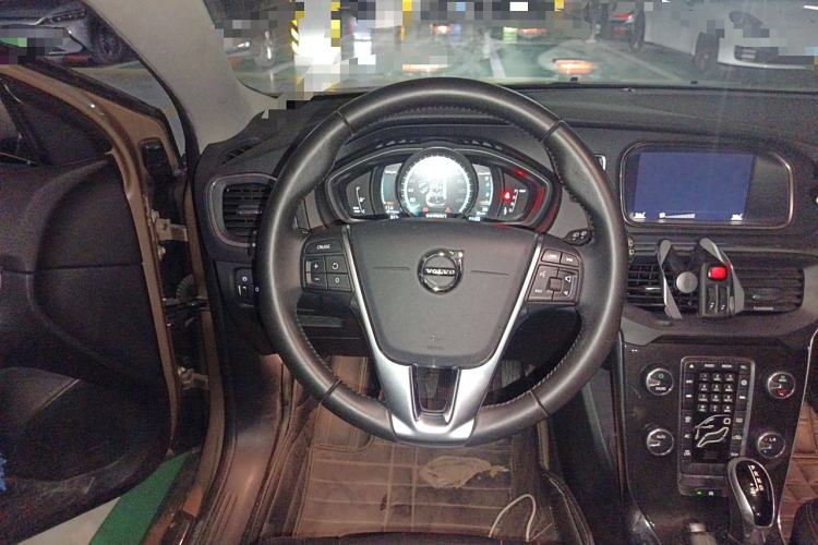 Used Volvo V40 2017 T3 Zhiyi Edition