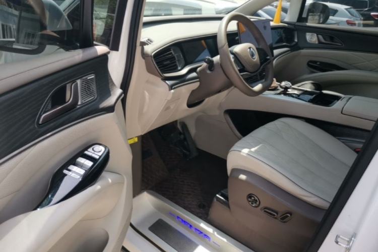 Used Denza D9 2022 DM-i 970 Four-Wheel Drive Flagship Model
