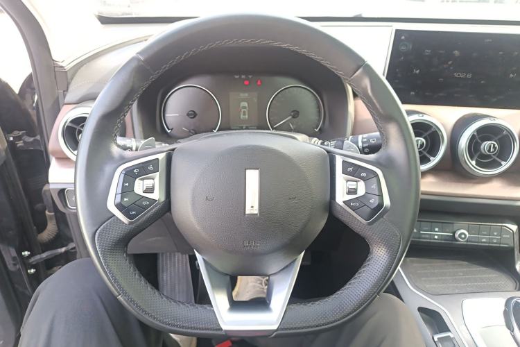 Used Wey VV5 2020 1.5T Two-Wheel Drive Color Pioneer
