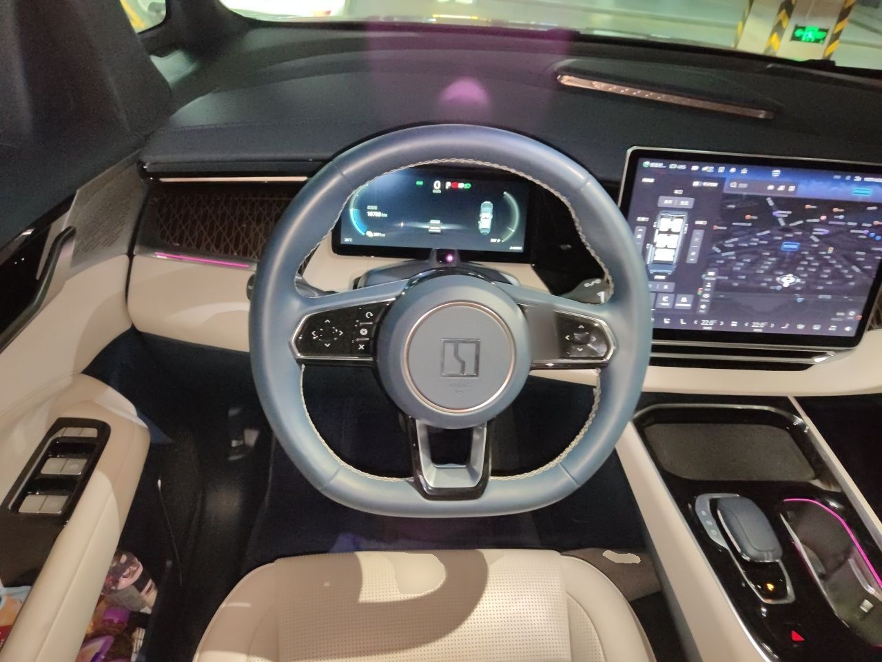 Zeekr 009 2022 WE Edition — снимка 12