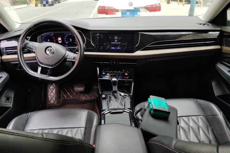 Used Volkswagen Passat 2020 330TSI Luxury Edition China VI Center Console