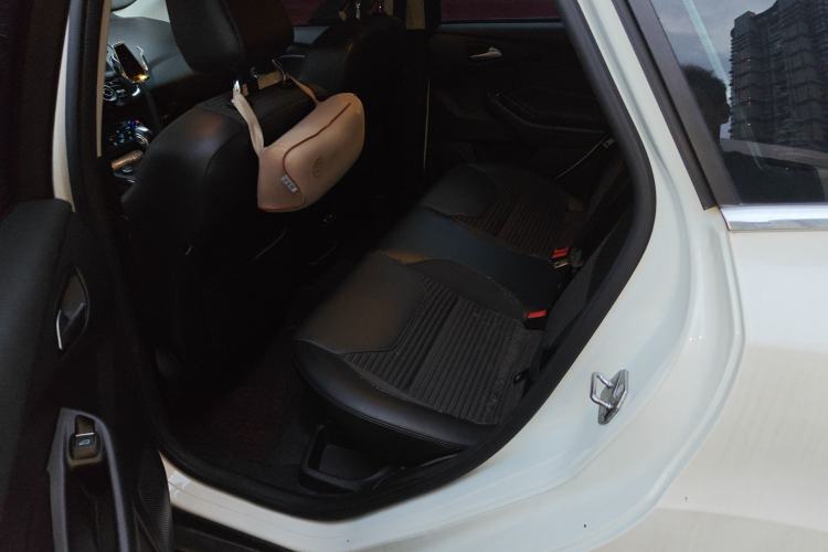 Used Ford Focus 2017 Hatchback 1.6L Automatic Fashion Edition Smart Drive Version
