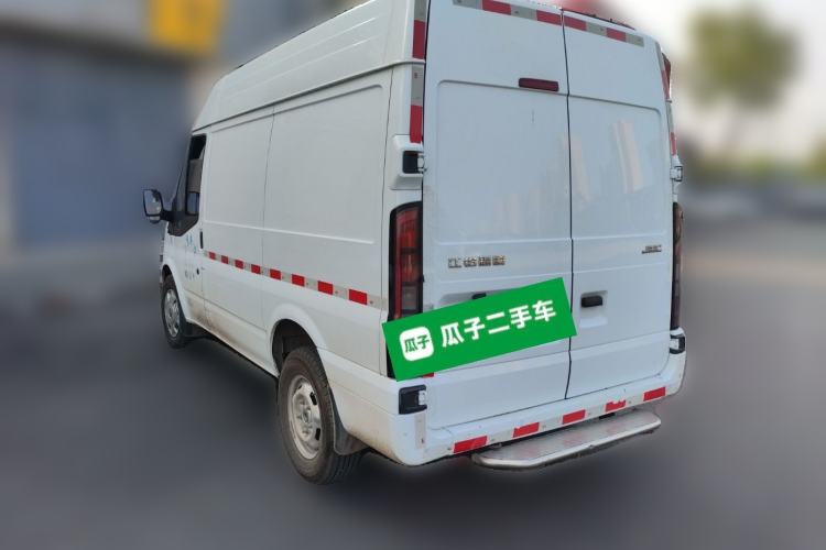 Used JMC Fushun 2023 2.0T Manual Short-Wheelbase Mid-Roof Commercial Van Transporter 2/3 Seats