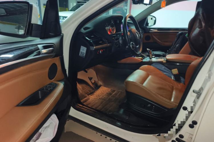 Used BMW X6 2014 xDrive35i five-seater
