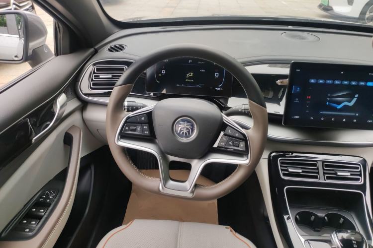 Used BYD Qin PLUS 2023 Champion Edition EV 420KM Leading Model Steering Wheel