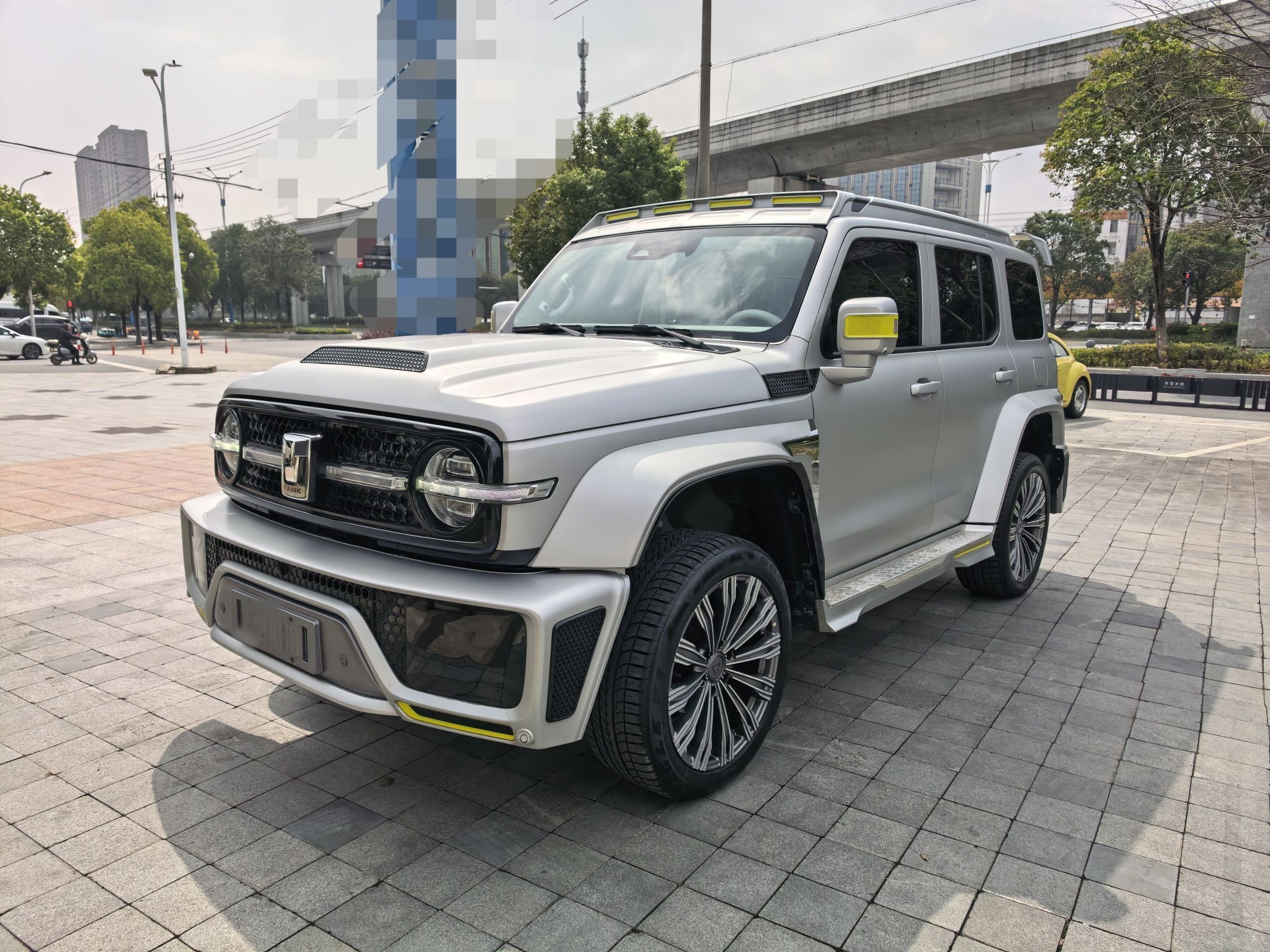 Под передней частью автомобиля