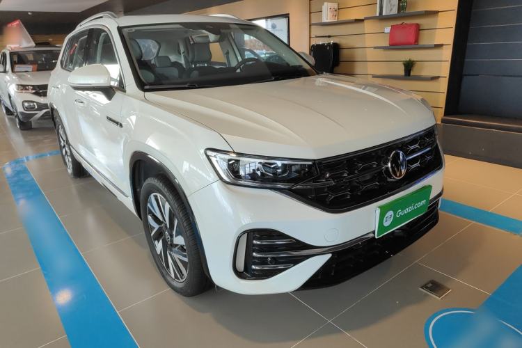 Used Volkswagen Tayron 2023 Revised Version 380TSI All-Wheel Drive R-Line High-Energy Edition Front Right 45 Deg