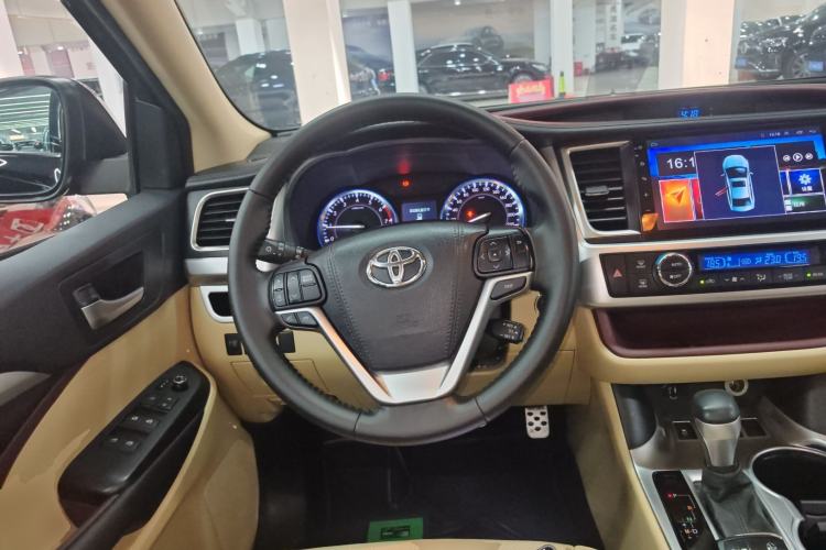Used Toyota Highlander 2015 2.0T Two-Wheel Drive Luxury Edition 7 Seats Steering Wheel