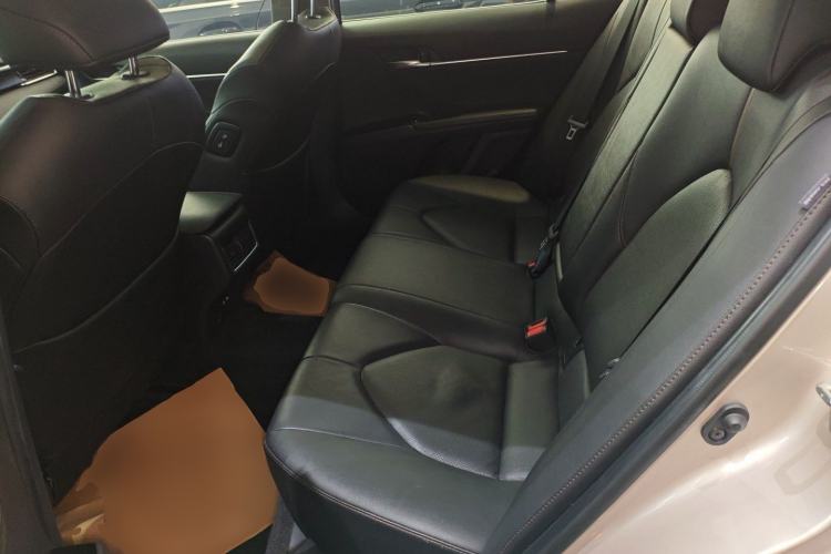 Used Toyota Camry 2021 2.0G Luxury Edition
