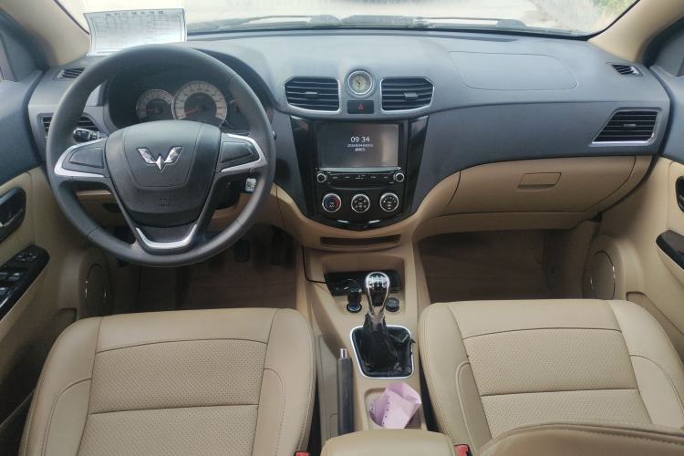 Used Wuling Hongguang 2014 1.5L S Comfort Model
