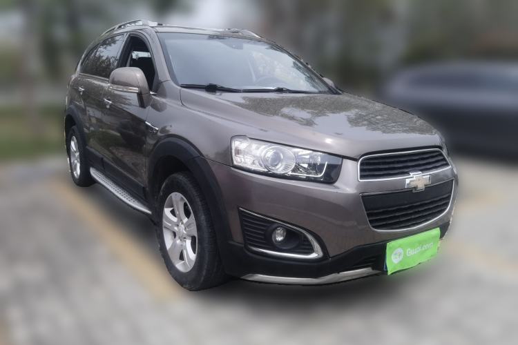 Used Chevrolet Captiva 2017 2.4L 4x4 Flagship Edition 7-Seater Front Right 45 Deg