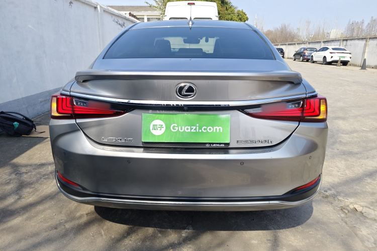 Used Lexus ES 2022 300h Excellence Edition
