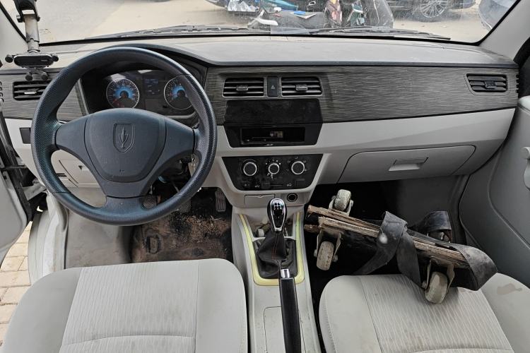 Used Jinbei Hiace X30 2023 1.5L Wealthy-Style Passenger Van 5/6/7-Seater Non-Air-Conditioned Version SWC15M Center Console