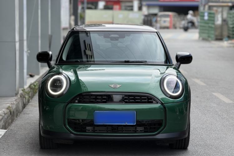 Used MINI 2025 1.5T COOPER Classic Edition
