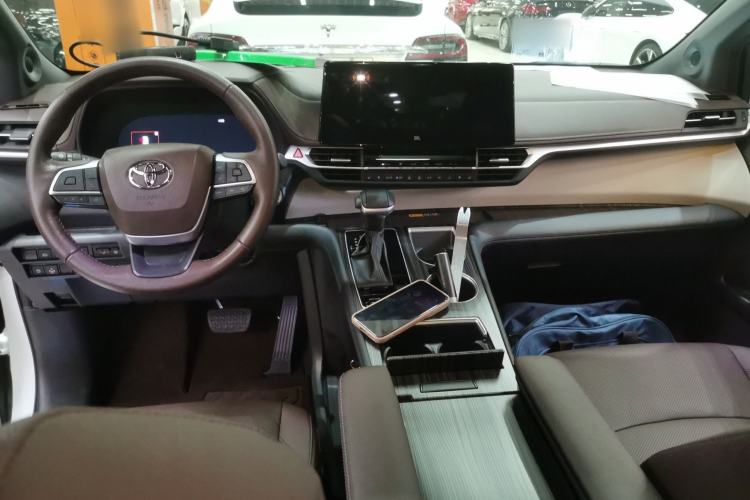 Used Toyota Granvia 2023 2.5L Hybrid Flagship VIP Edition