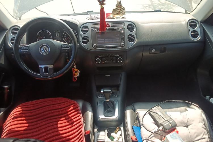 Used Volkswagen Tiguan 2010 1.8TSI Automatic All-Wheel-Drive Elite Edition Center Console