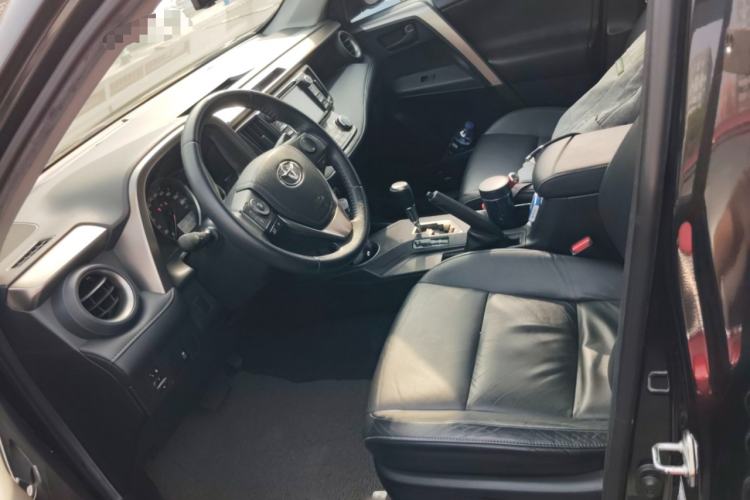 Used Toyota RAV4 2013 2.5L Automatic 4x4 Elite Edition Left Front Seat