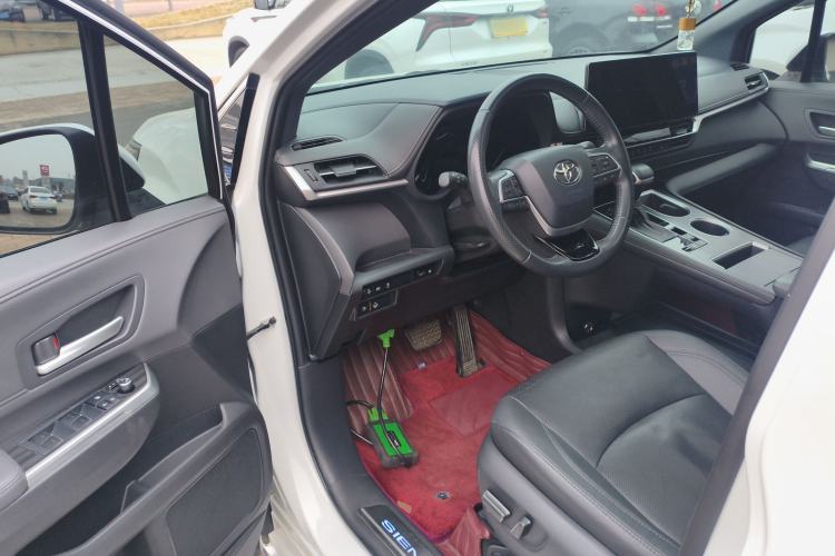 Used Toyota Sienna 2021 2.5L Hybrid Premium Edition