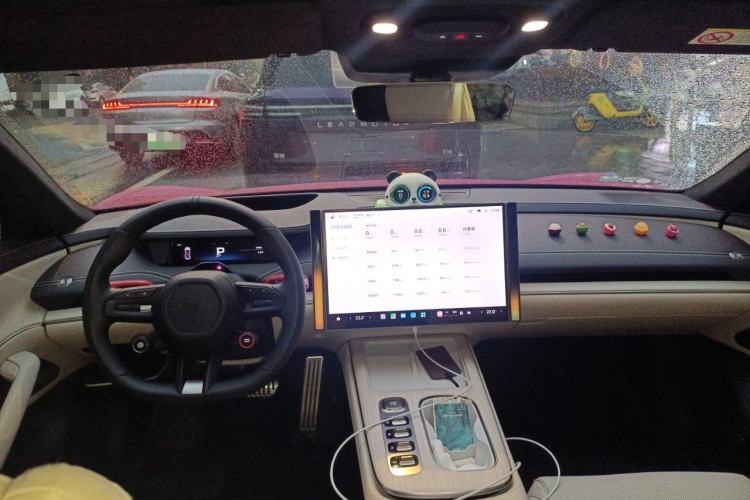 Used Xiaomi Auto SU7 2024 Four-Wheel Drive Ultra-Long Range Advanced Intelligent Driving Max Edition