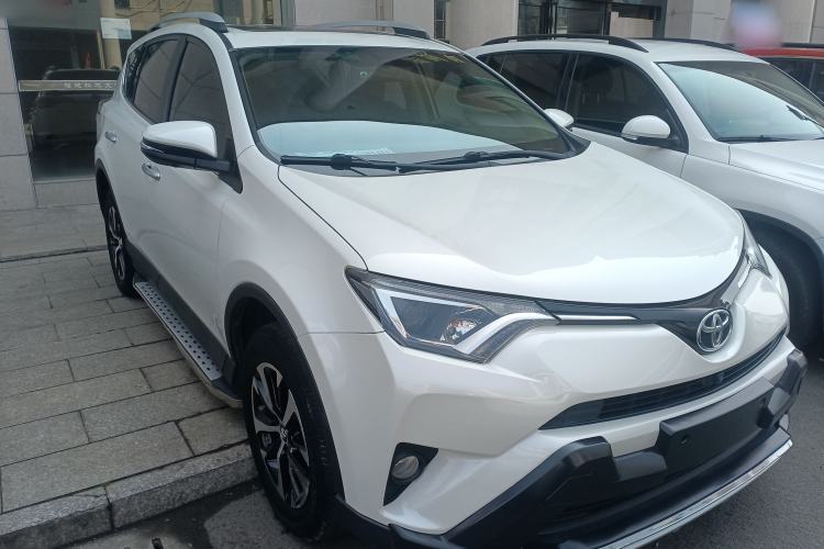 Used Toyota RAV4 2016 2.0L CVT Two-Wheel Drive Fashion Edition China V Standard
