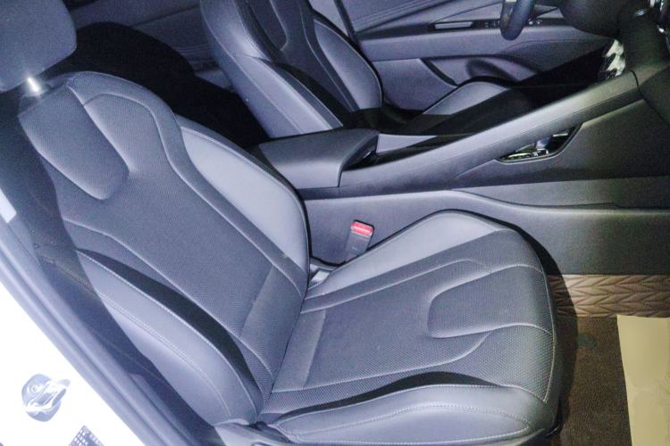 Used Hyundai Elantra 2023 1.5L CVT GLX Elite Edition Right Front Seat