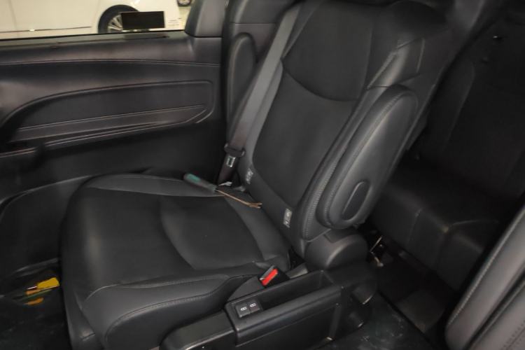 Used Toyota Sienna 2023 2.5L Hybrid Deluxe Edition